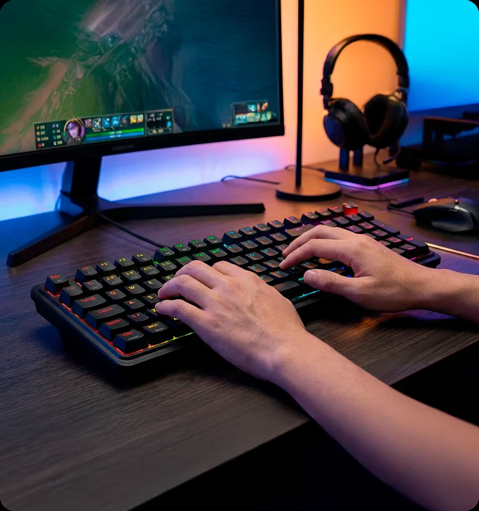 Teclado Mecânico Eisa PRO RGB Preto Switch Dust-proof Brown S/fio K686-RGB-PRO ( Pt-brown )